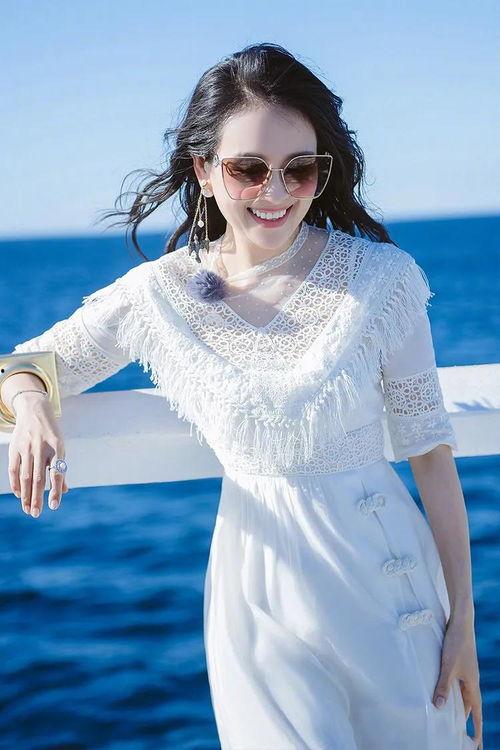 女明星黑料实锤 明星黑丝袜穿搭,揭秘女明星黑丝袜穿搭魅力